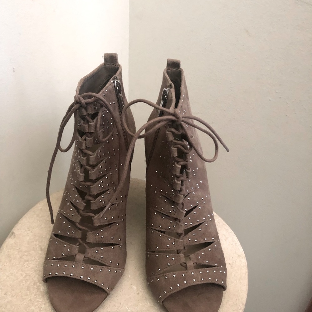 Jessica Simpson Taupe Leather Booties size 9B